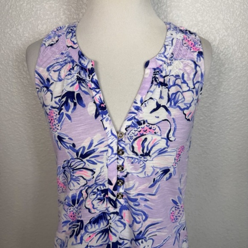 Lilly Pulitzer Size XS Essie Tank Top Sleeveless Shirt Trunks In The Air Print - Picture 2 of 7